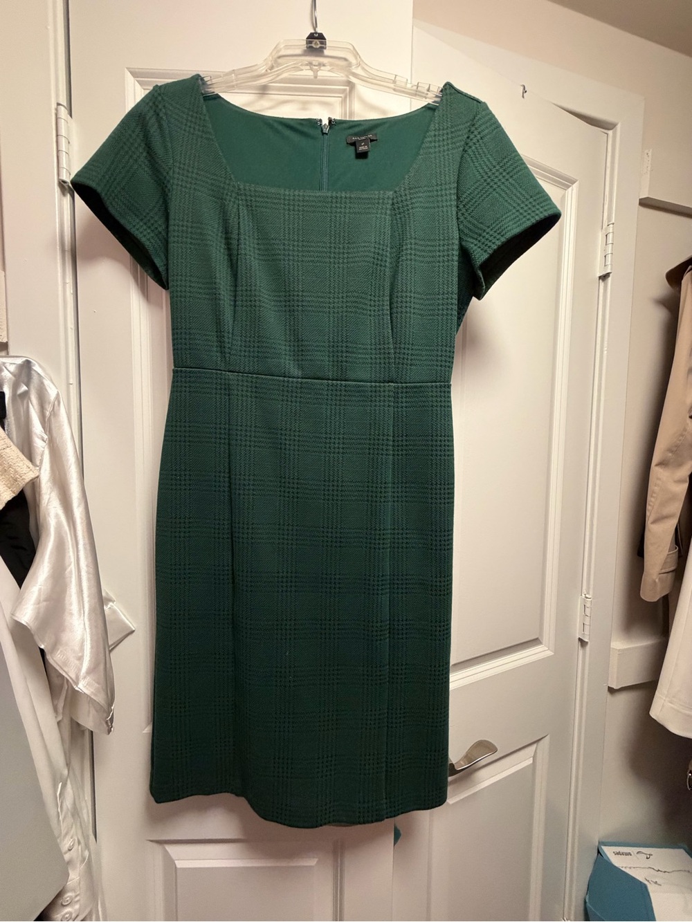 Ann Taylor Green Textured Short Sleeve Sheath Dress
